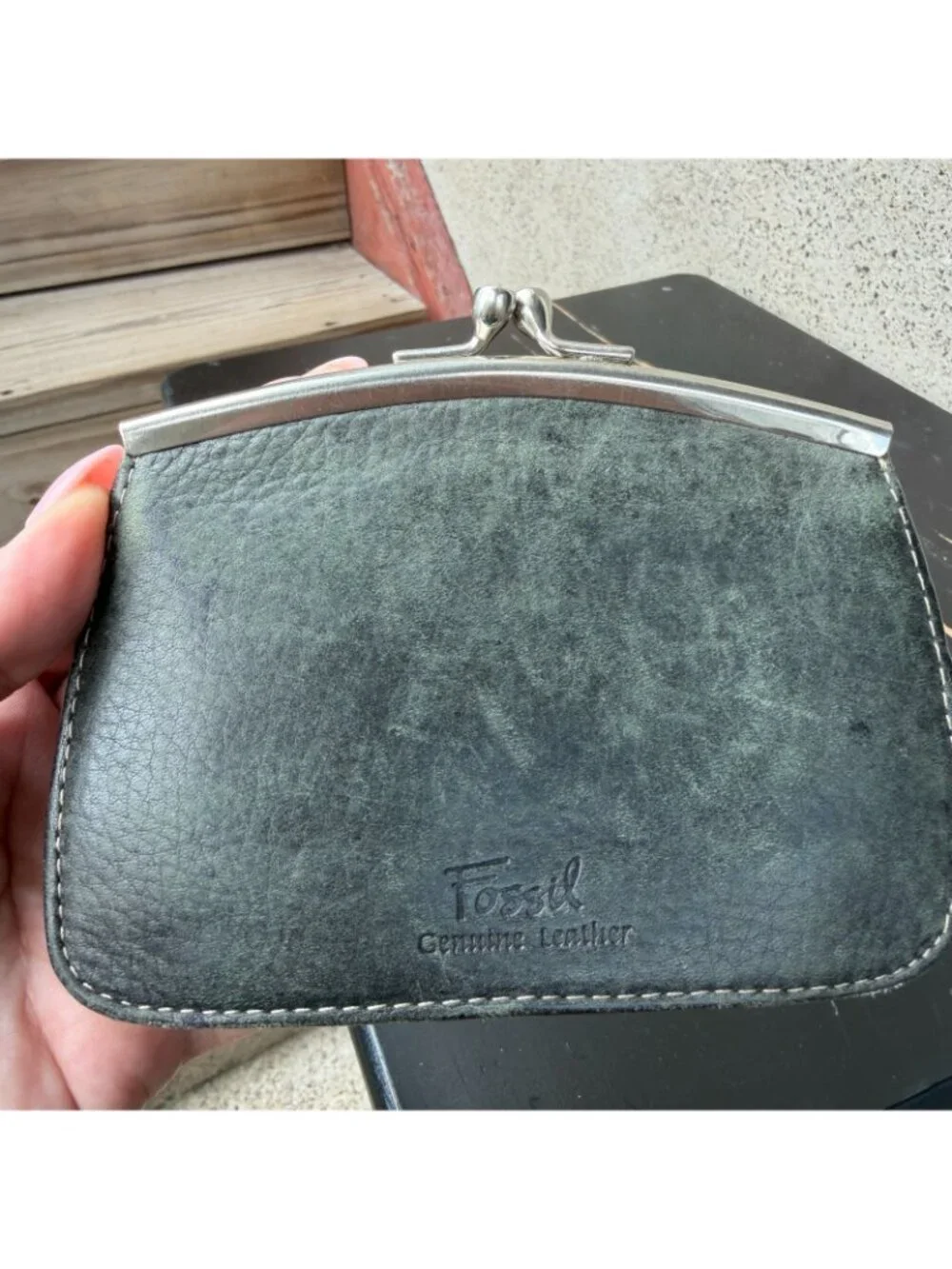 Fossil kiss lock